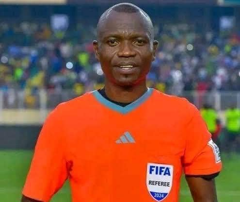 L’information est désormais officielle : Jean-Jacques Ndala dirigera le match d’ouverture de la Coupe d’Afrique des Nations 2025. Une désignation forte, symbolique, qui met à l’honneur l’arbitrage congolais sur la plus grande scène du football africain.